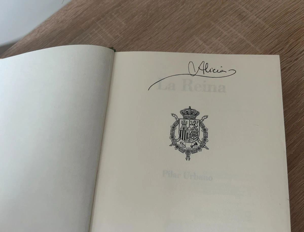 Livro A Rainha - Pilar Urbano (Célula Rigida, 1996) Plaza & Janés – photo 4